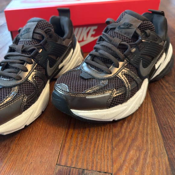 Nike V2K RUN Velvet Brown / Baroque Brown | size M 6 / W7.5 - Picture 1 of 10